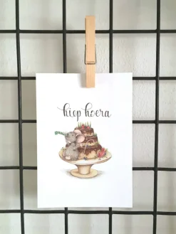 Anillustration Ansichtkaart Muis op verjaardagstaart