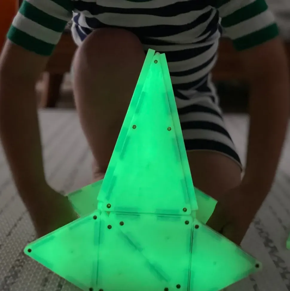 Magna-Tiles Glow in the dark 16 pcs Set