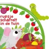 Rupsje scharrelt in de tuin