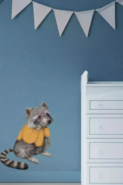 Sticky Tales Muursticker Wasbeer met Trui